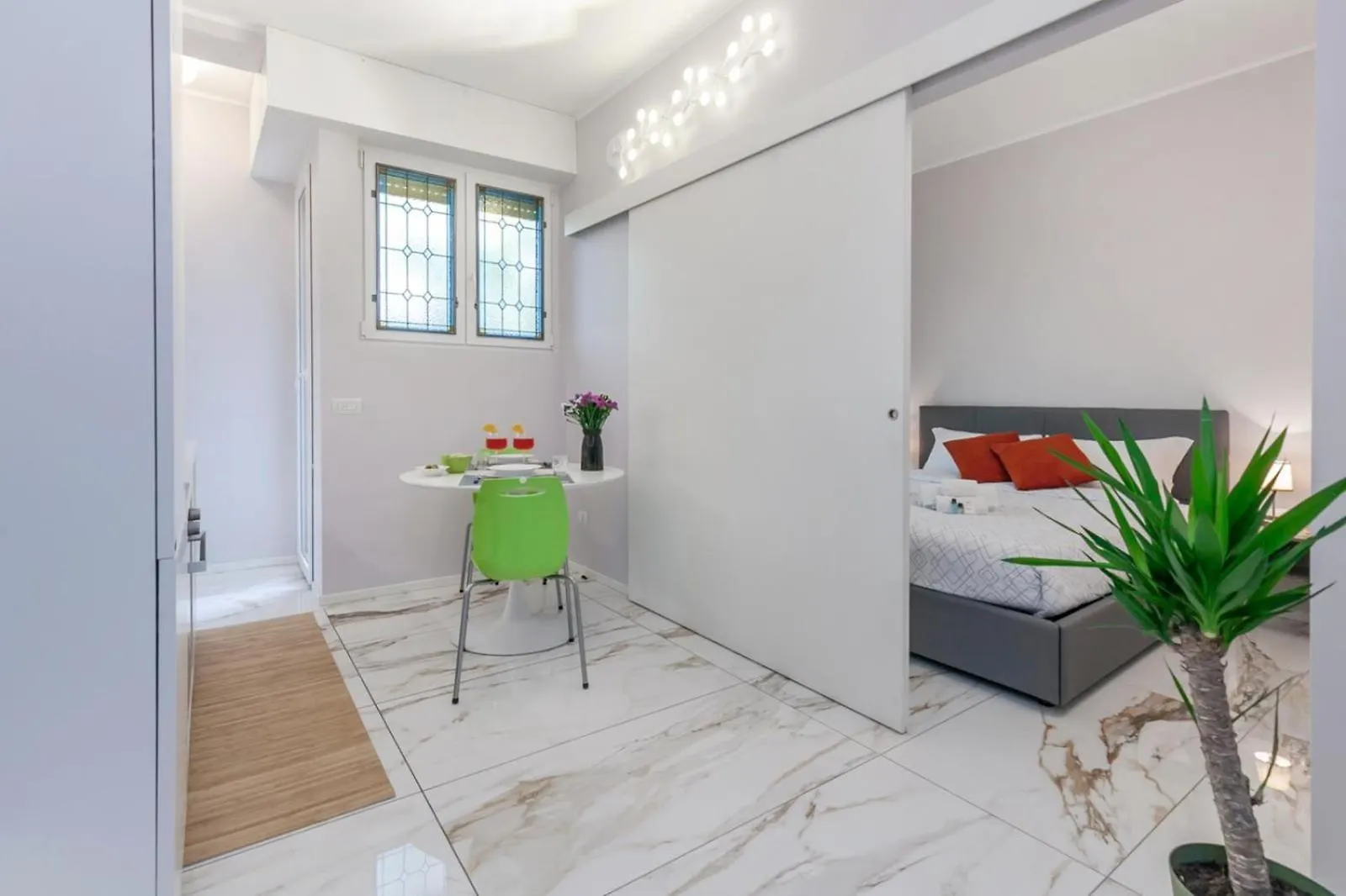 Butterfly Gate Daire Milano 0*,  İtalya
